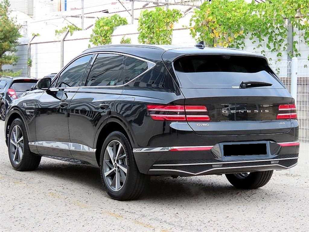 Genesis GV80 — photo 03