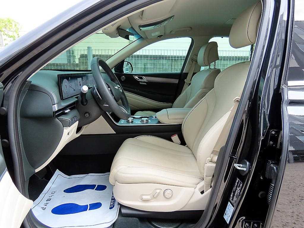 Genesis GV80 — photo 05