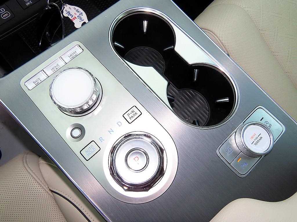Genesis GV80 — photo 11