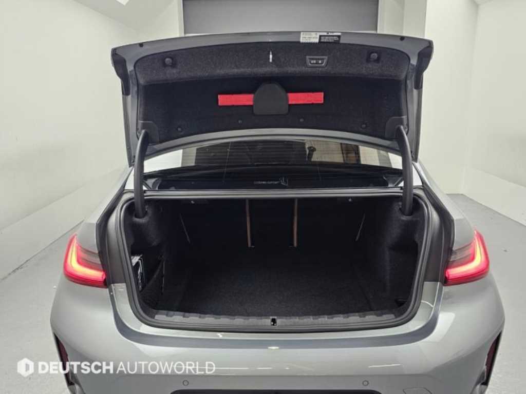 BMW 3-Series — photo 19