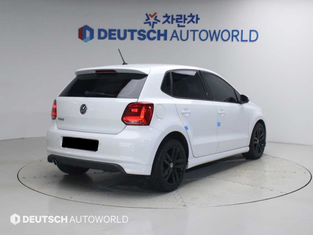 Volkswagen Polo — photo 02