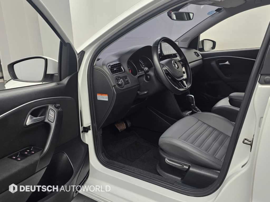 Volkswagen Polo — photo 11