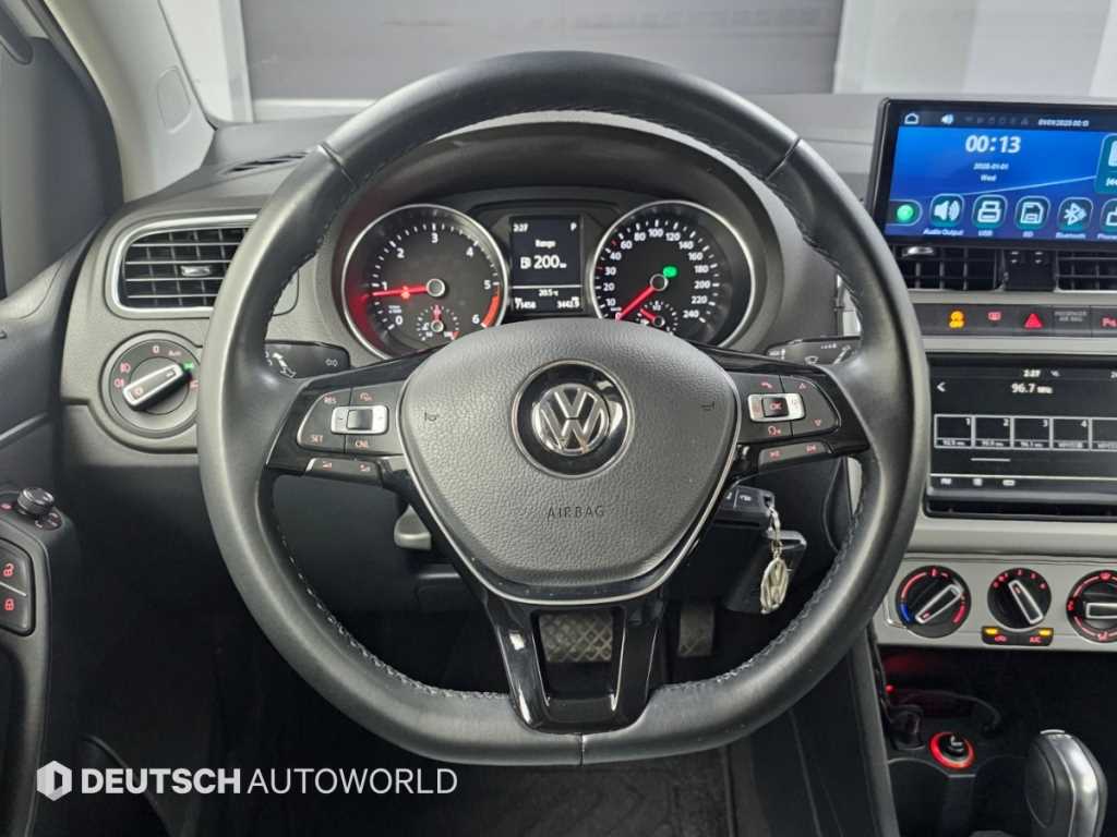 Volkswagen Polo — photo 13