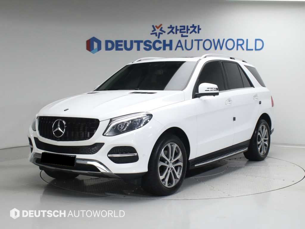 Mercedes-Benz GLE-Class — photo 01