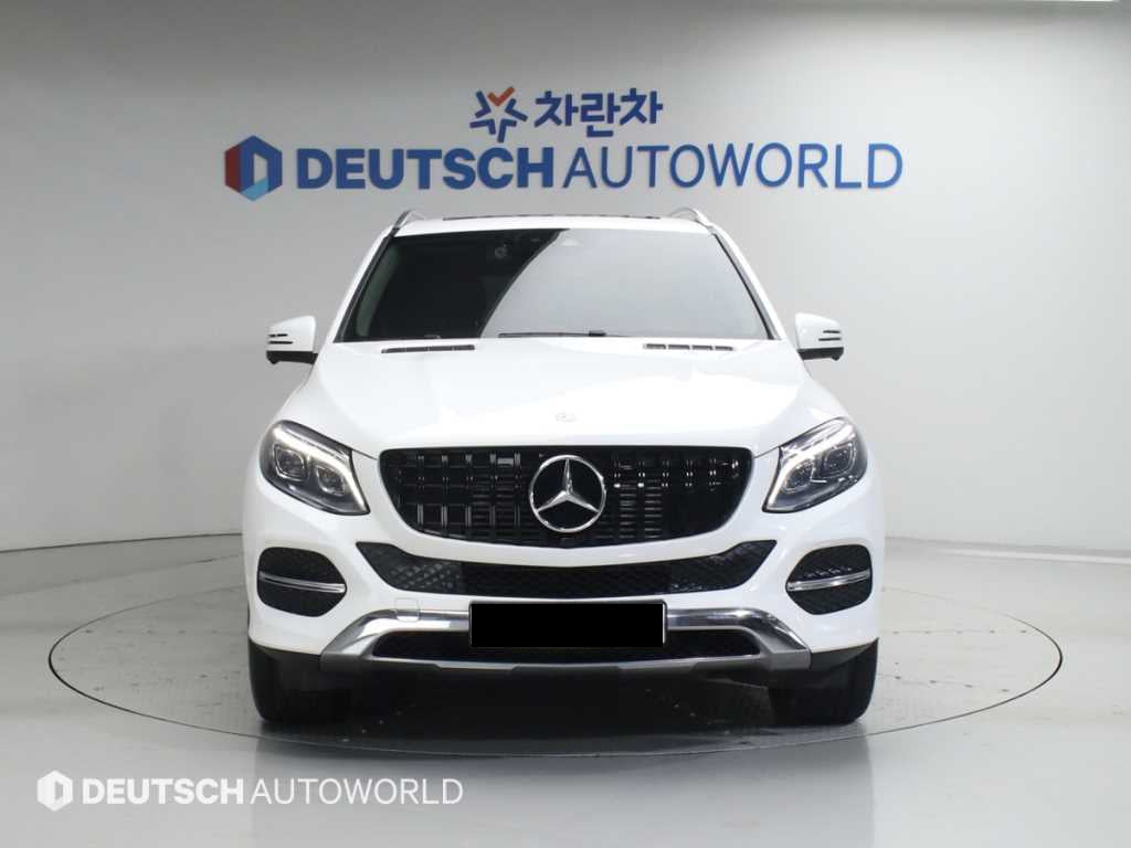 Mercedes-Benz GLE-Class — photo 03