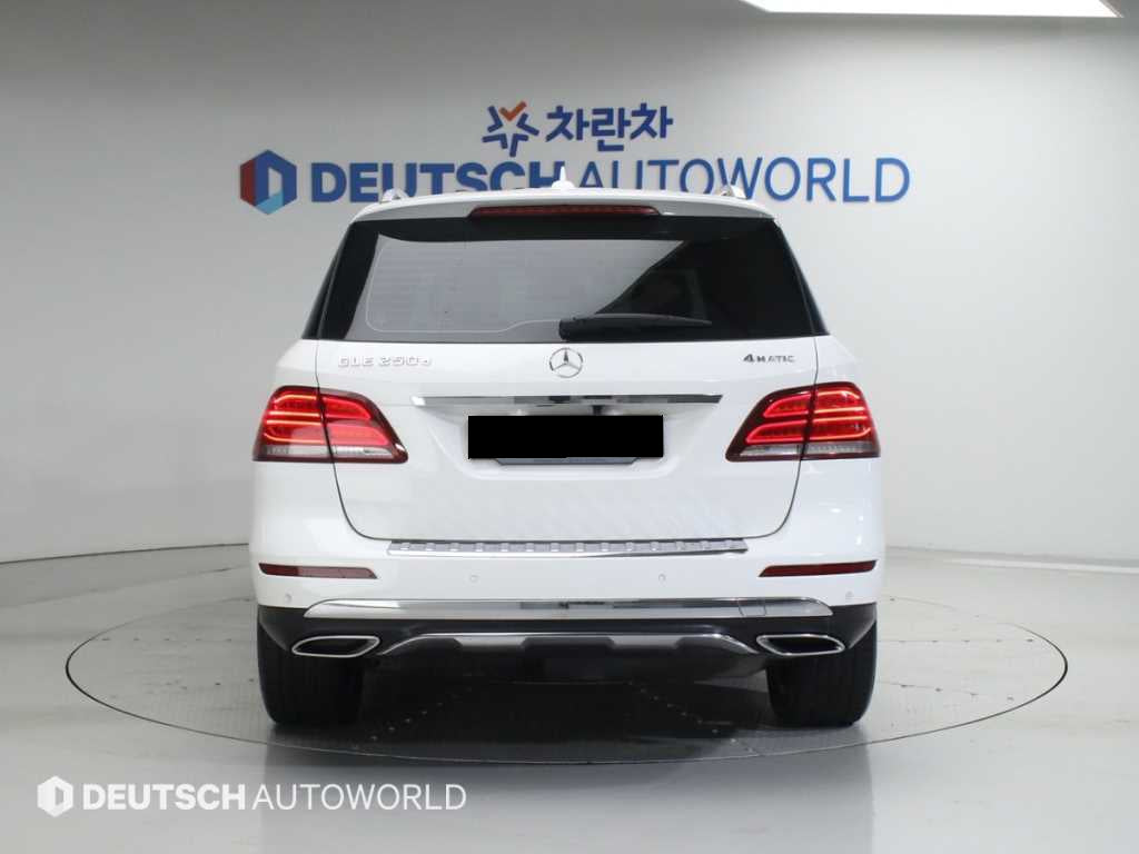 Mercedes-Benz GLE-Class — photo 04