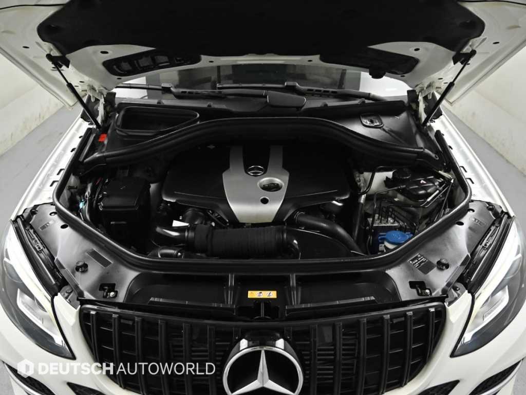 Mercedes-Benz GLE-Class — photo 06