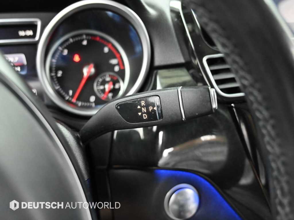 Mercedes-Benz GLE-Class — photo 09