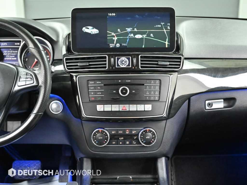 Mercedes-Benz GLE-Class — photo 14