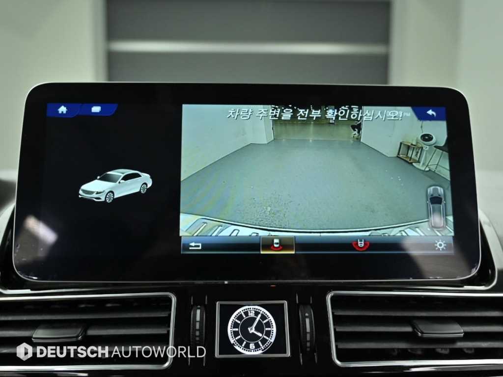 Mercedes-Benz GLE-Class — photo 15