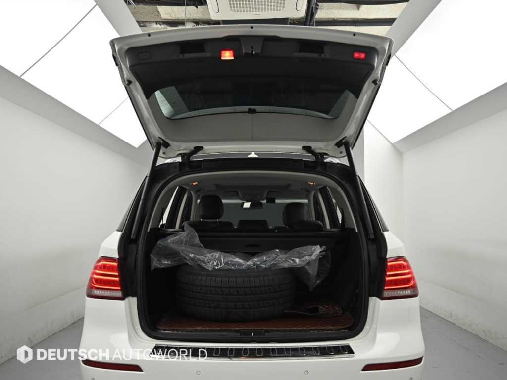 Mercedes-Benz GLE-Class — photo 19