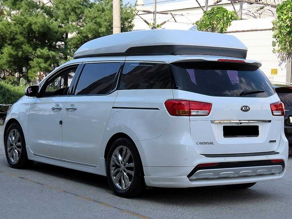 Kia Carnival — photo 03