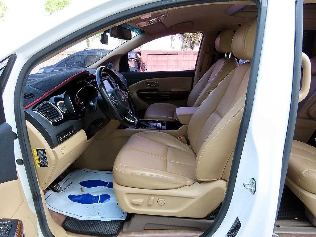 Kia Carnival — photo 05