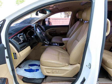Kia Carnival — photo 05