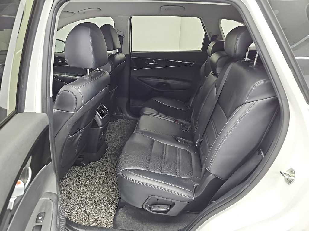 Kia Sorento — photo 12
