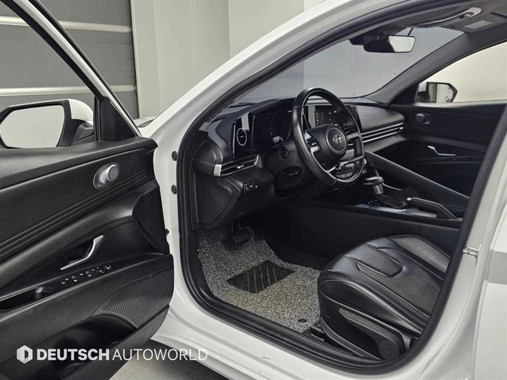Hyundai Avante — photo 16