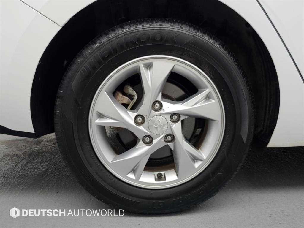 Hyundai Avante — photo 20
