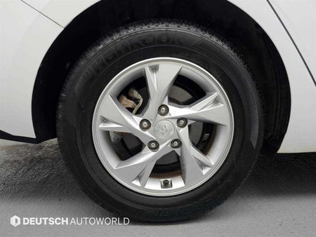 Hyundai Avante — photo 20