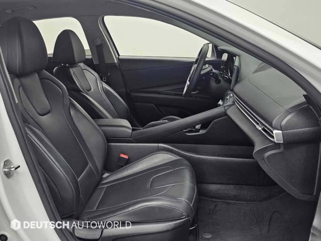 Hyundai Avante — photo 17