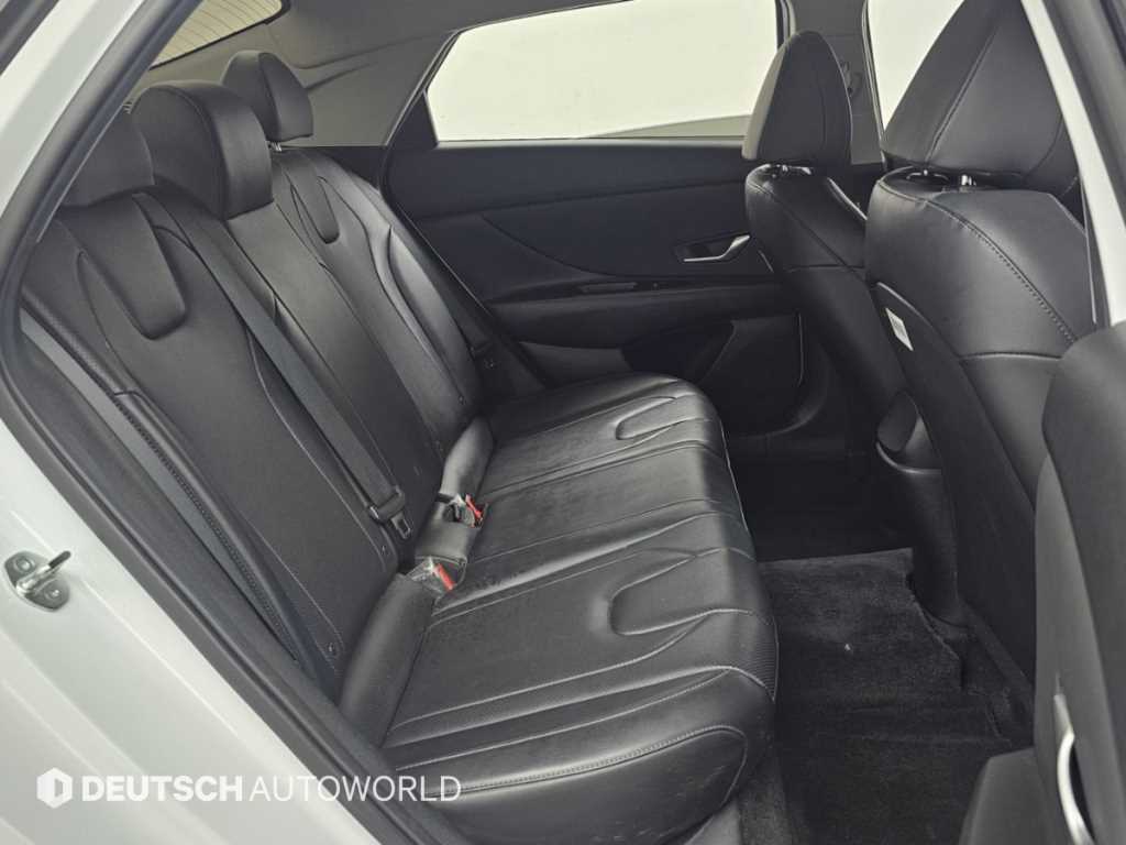 Hyundai Avante — photo 18