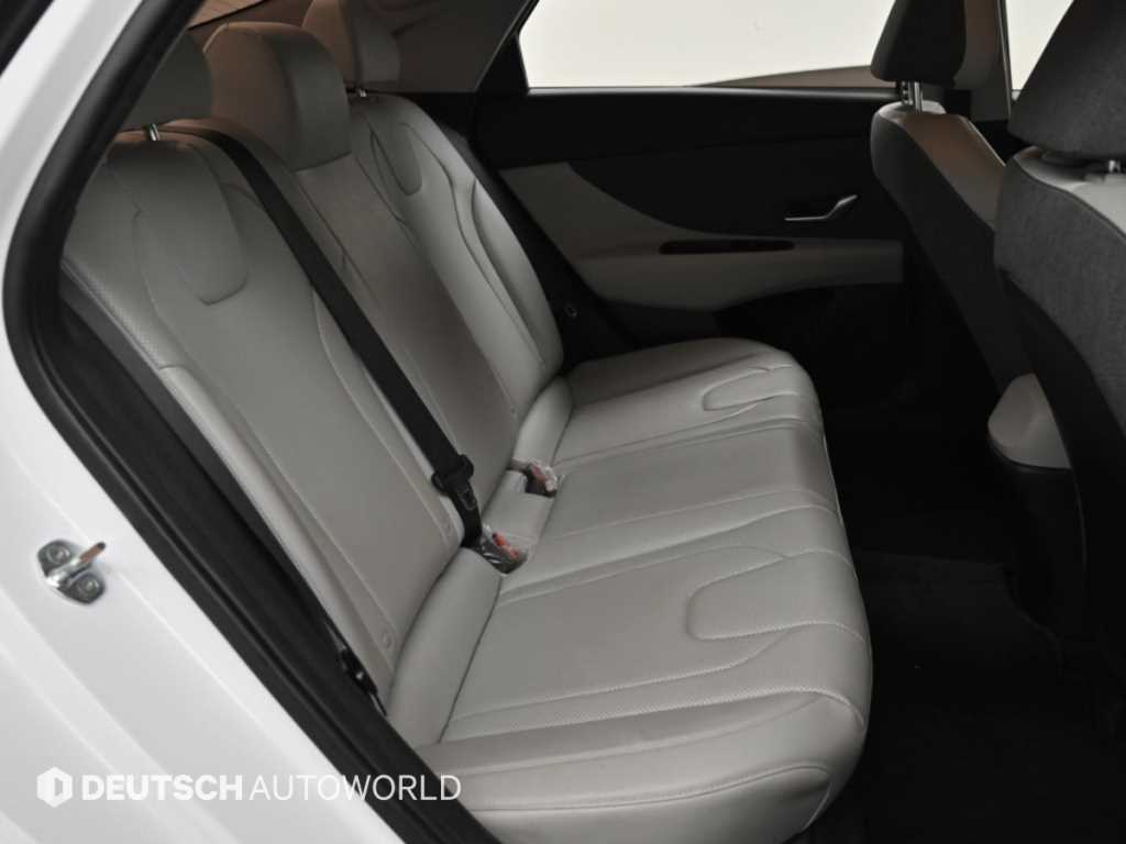 Hyundai Avante — photo 13