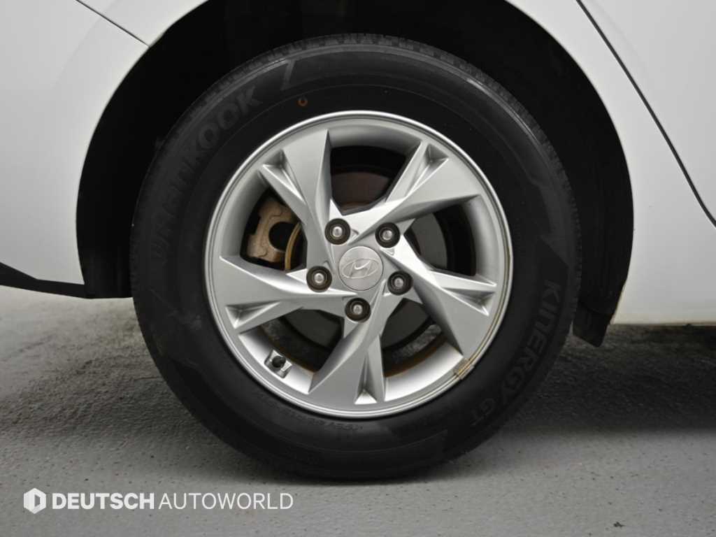 Hyundai Avante — photo 19
