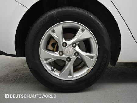 Hyundai Avante — photo 19