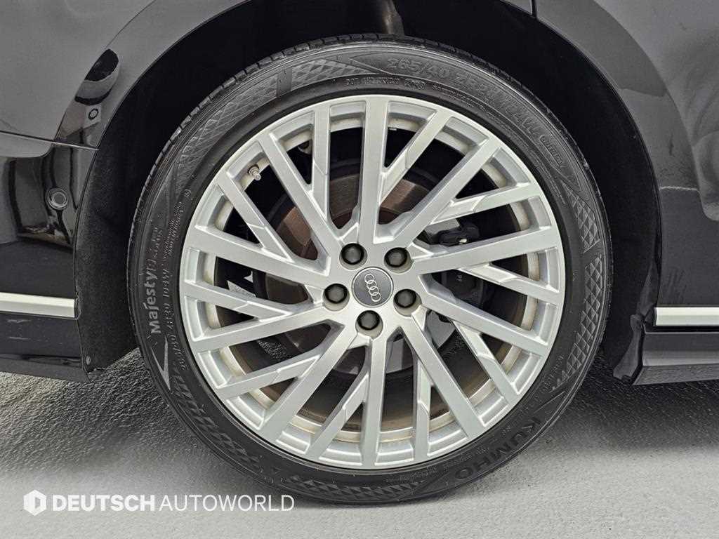 Audi A8 — photo 06