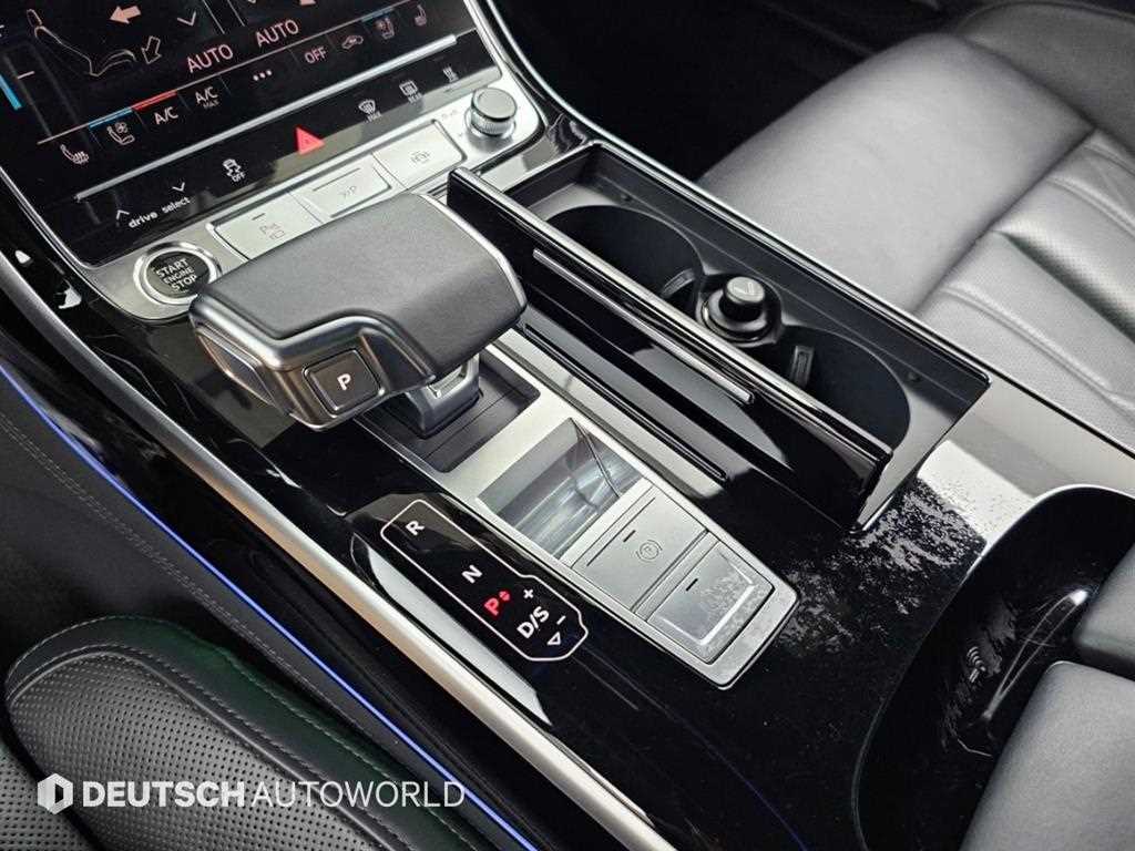 Audi A8 — photo 10
