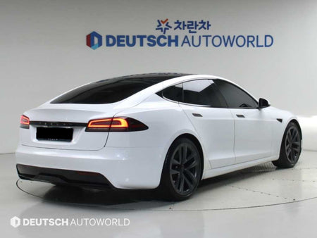 Tesla Model S — photo 02