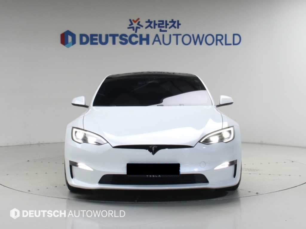 Tesla Model S — photo 03