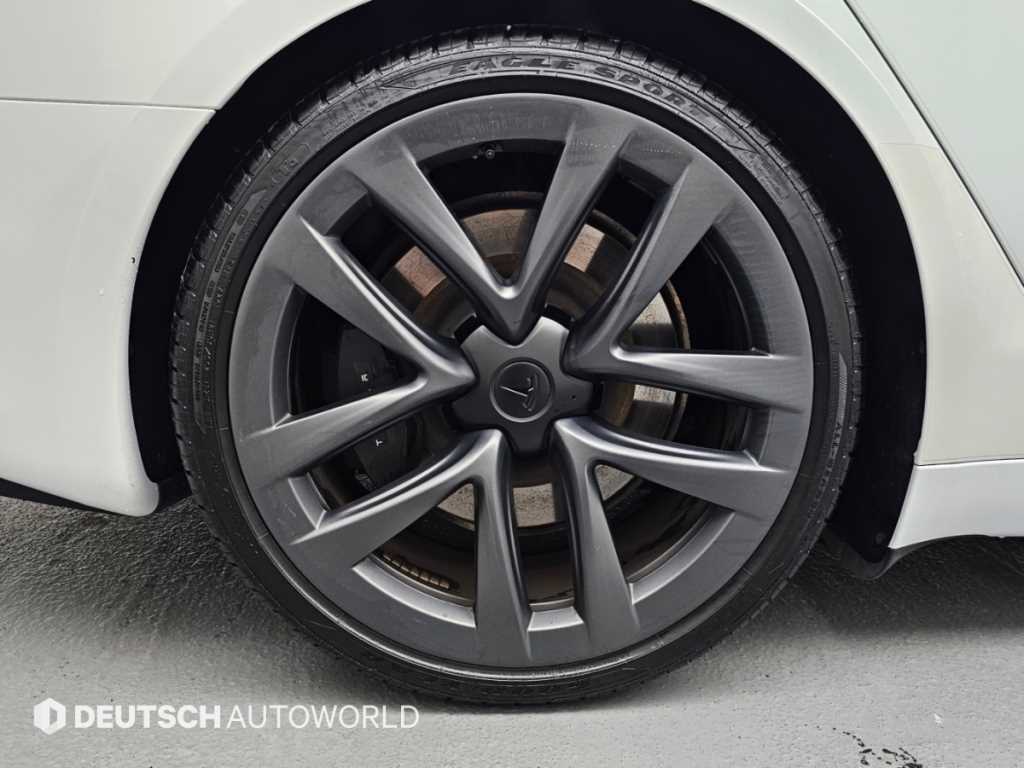 Tesla Model S — photo 05