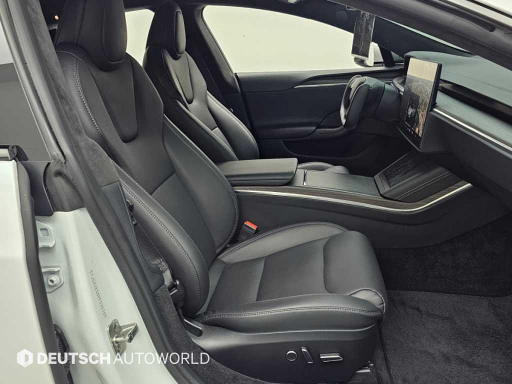 Tesla Model S — photo 10