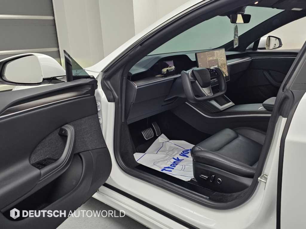 Tesla Model S — photo 11