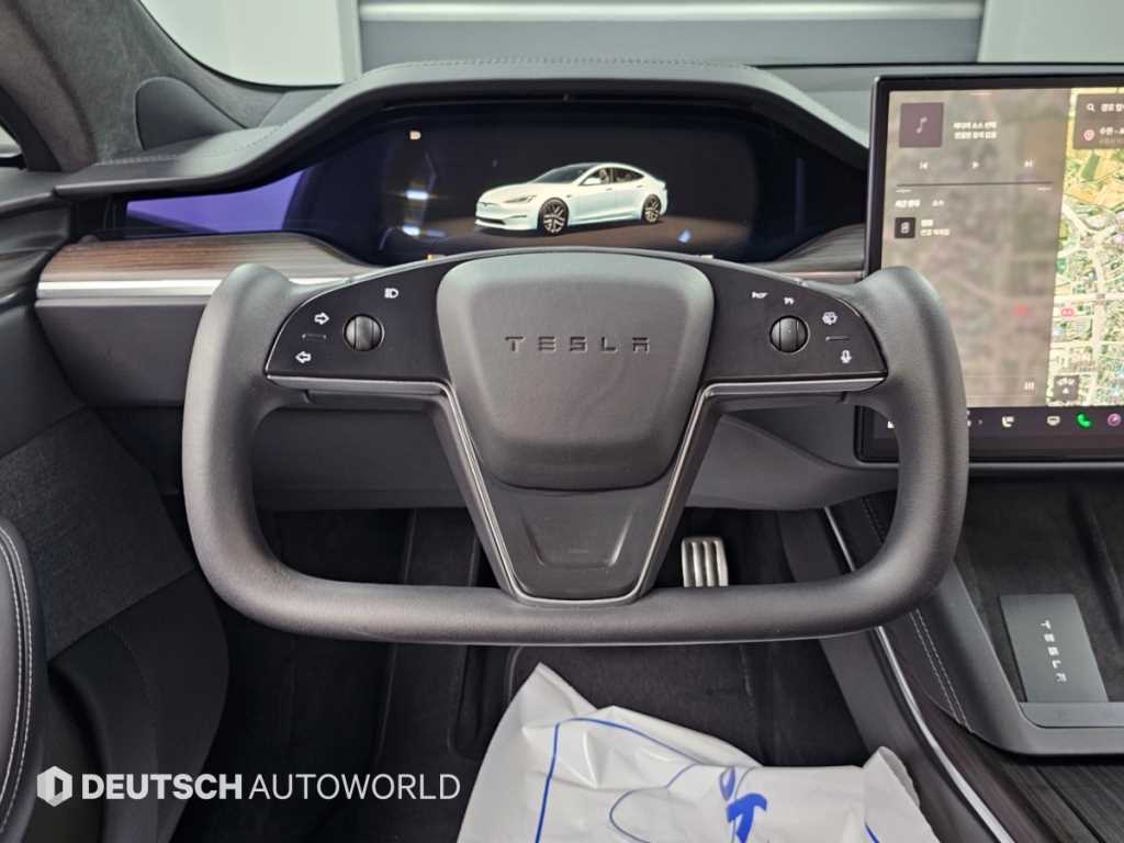 Tesla Model S — photo 13