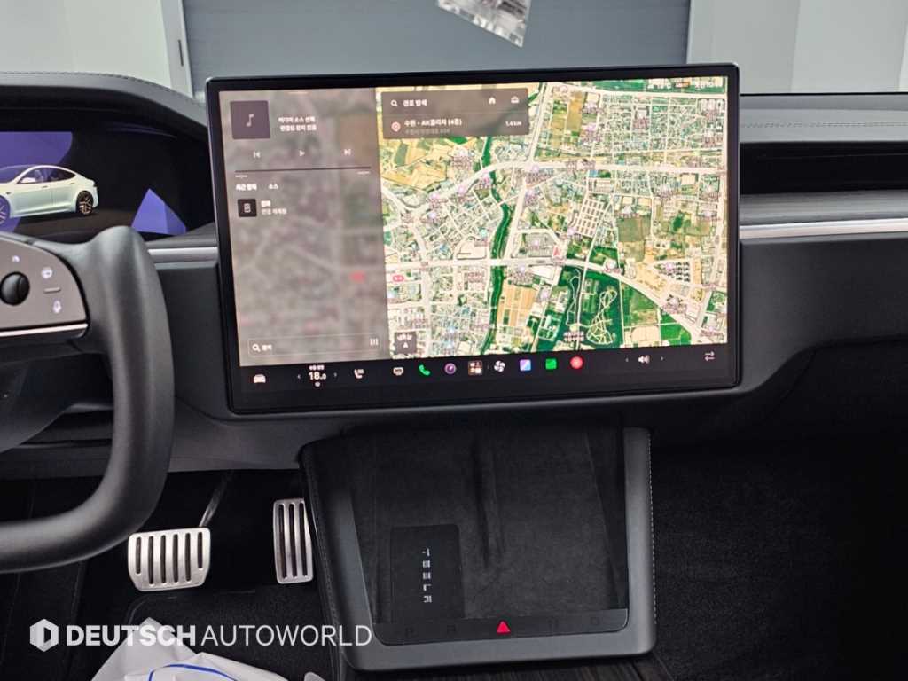 Tesla Model S — photo 14