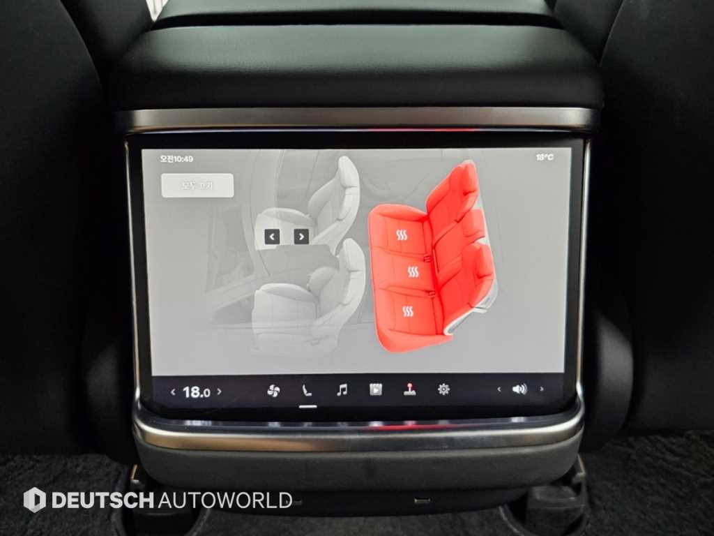 Tesla Model S — photo 16