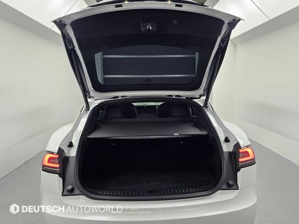 Tesla Model S — photo 19