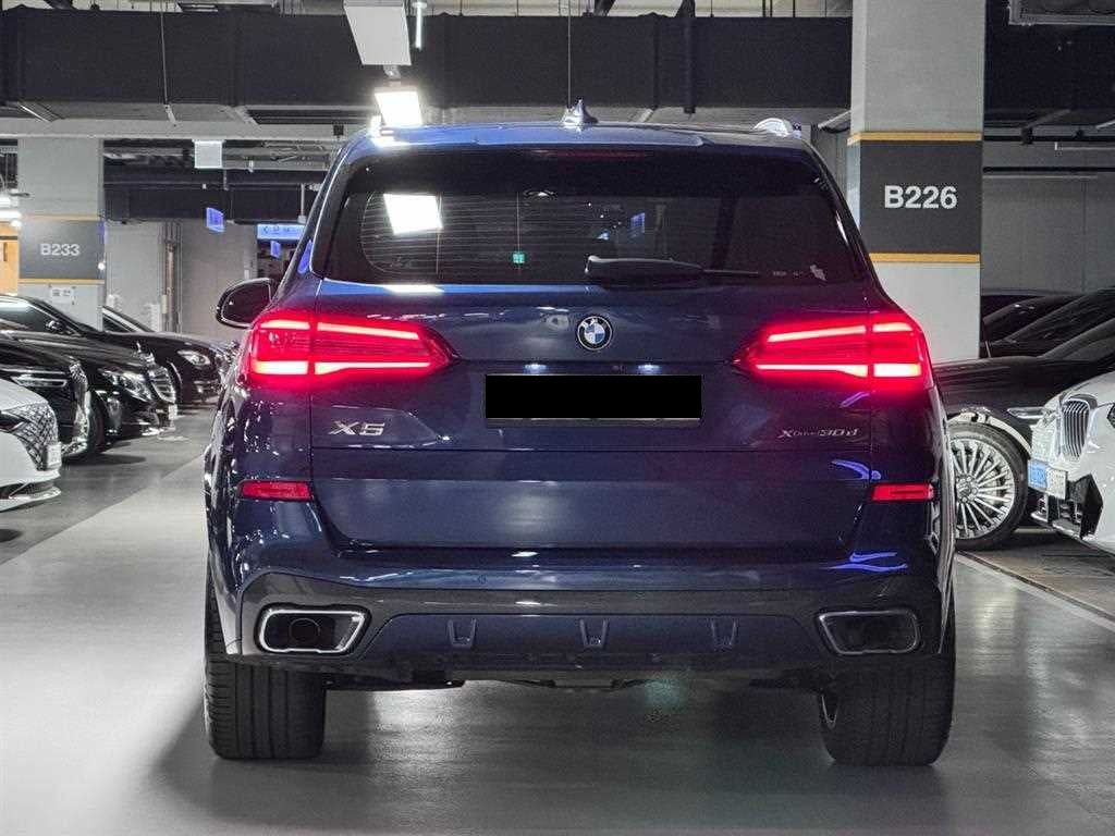 BMW X5 — photo 02