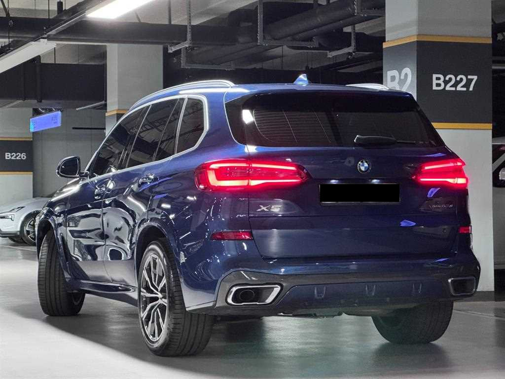 BMW X5 — photo 03