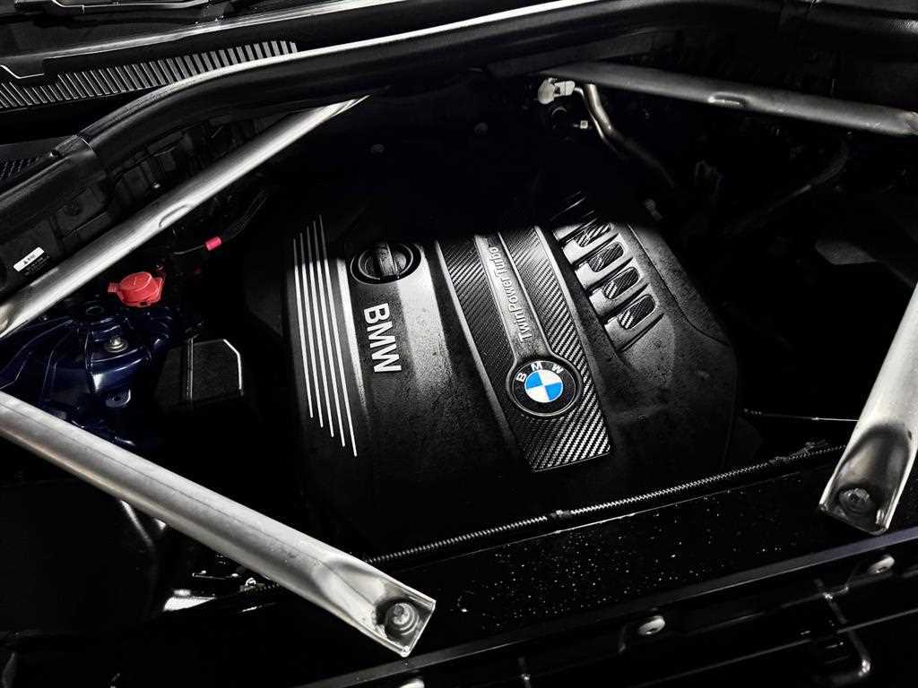 BMW X5 — photo 04