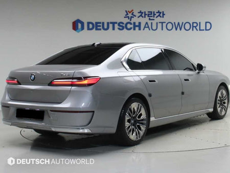 BMW 7-Series — photo 02