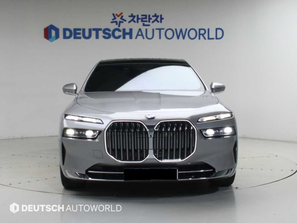 BMW 7-Series — photo 03