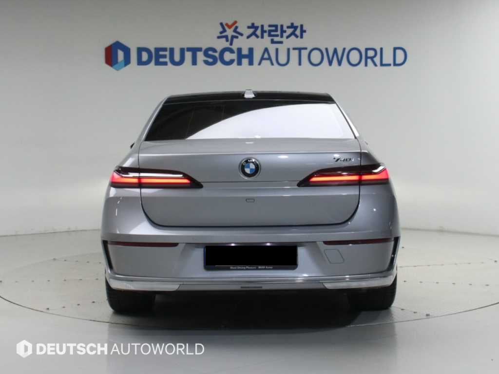 BMW 7-Series — photo 04