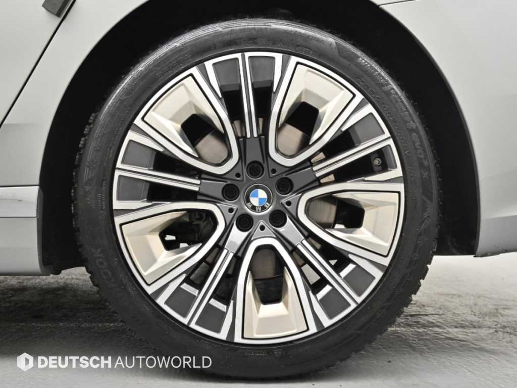 BMW 7-Series — photo 05