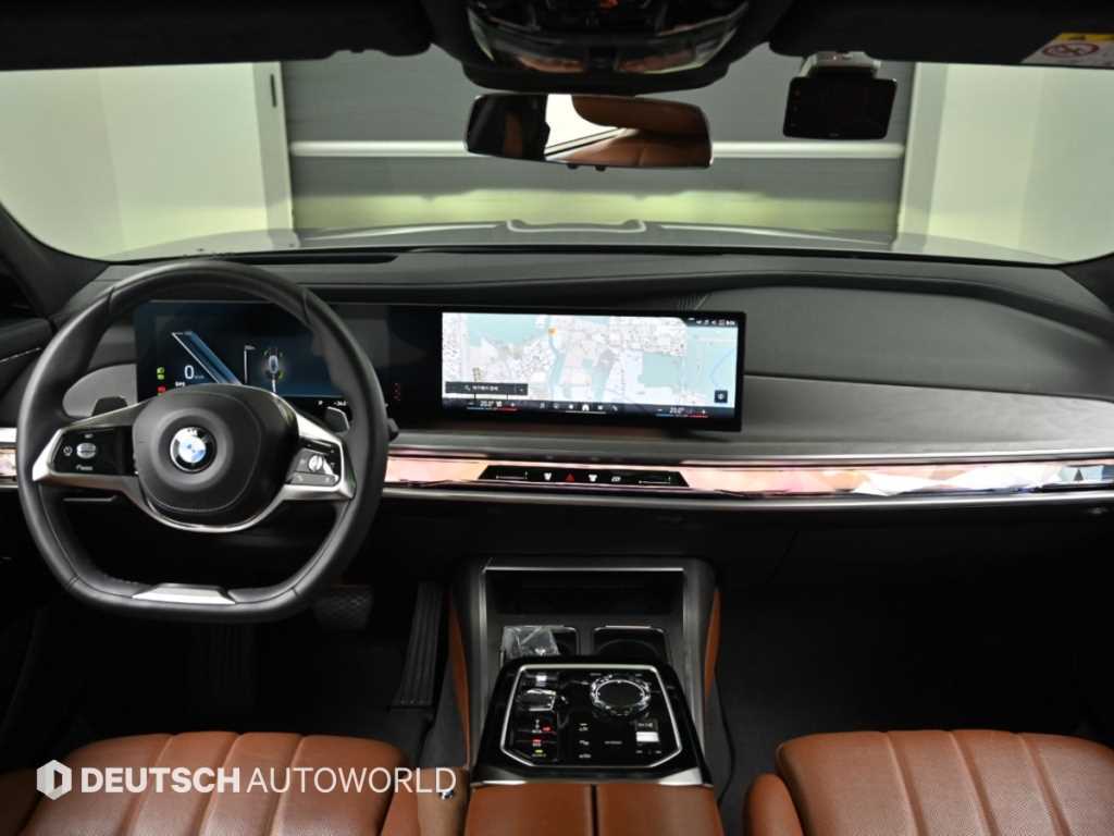 BMW 7-Series — photo 07