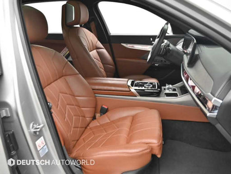 BMW 7-Series — photo 10