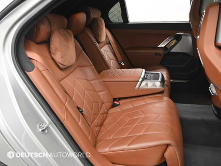 BMW 7-Series — photo 12