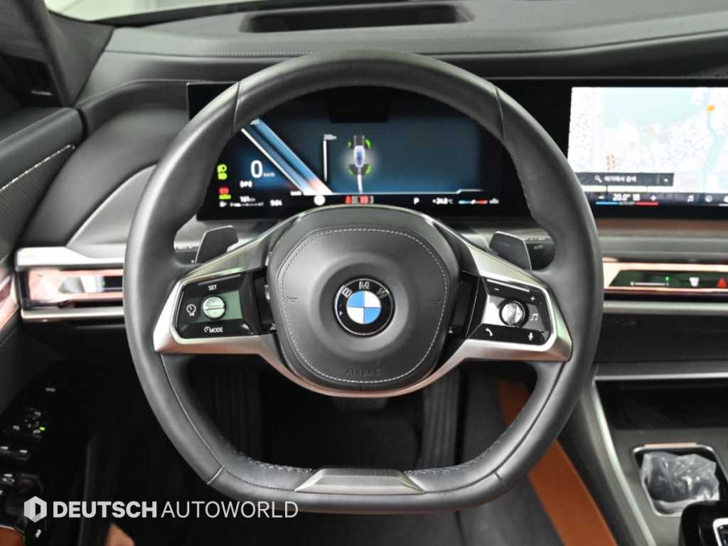 BMW 7-Series — photo 13