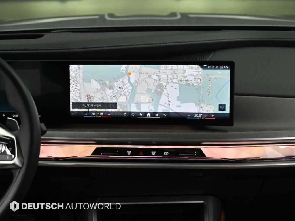 BMW 7-Series — photo 14